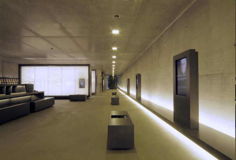 天津美術(shù)館展覽廳（四層展覽廳的展柜、展臺）